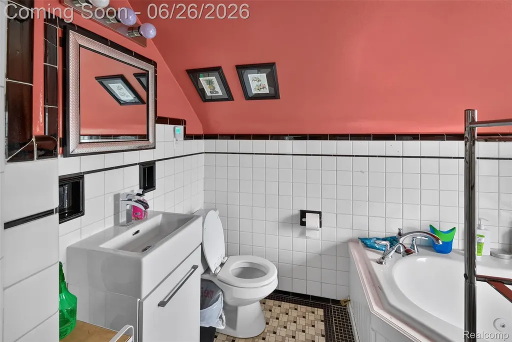 22865 Heussner Avenue Warren City MI 48089
