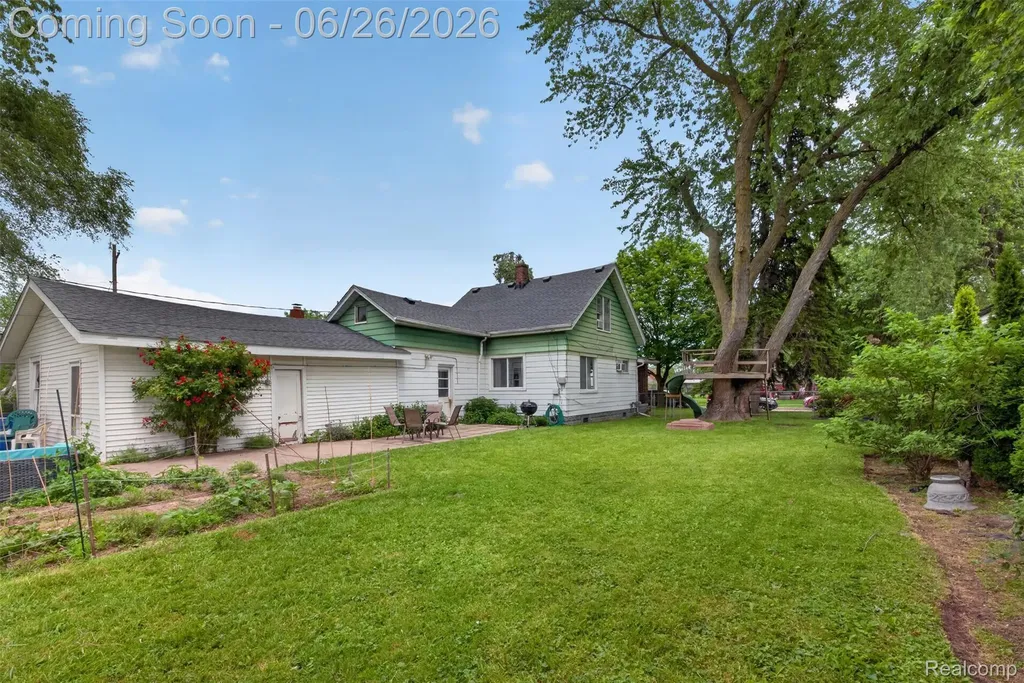22865 Heussner Avenue Warren City MI 48089
