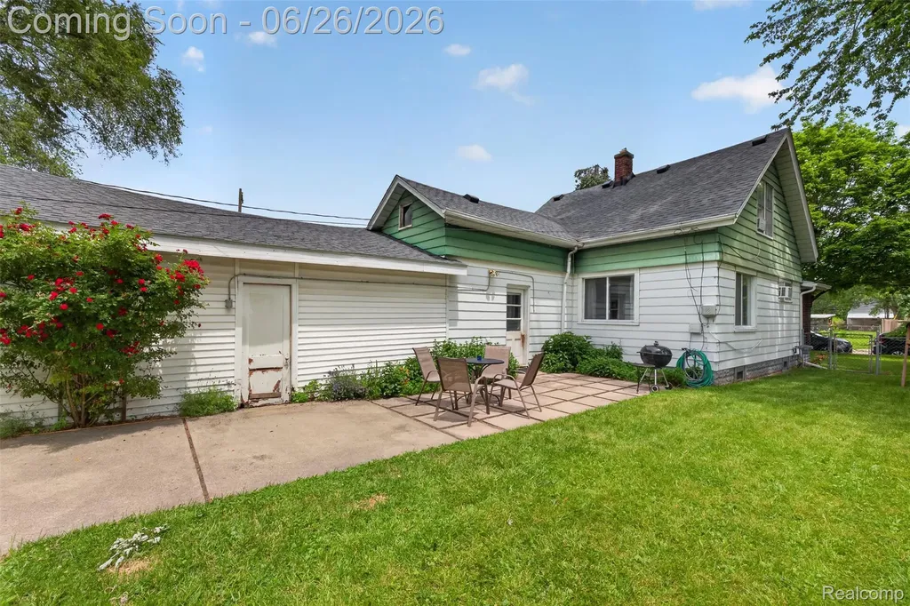 22865 Heussner Avenue Warren City MI 48089