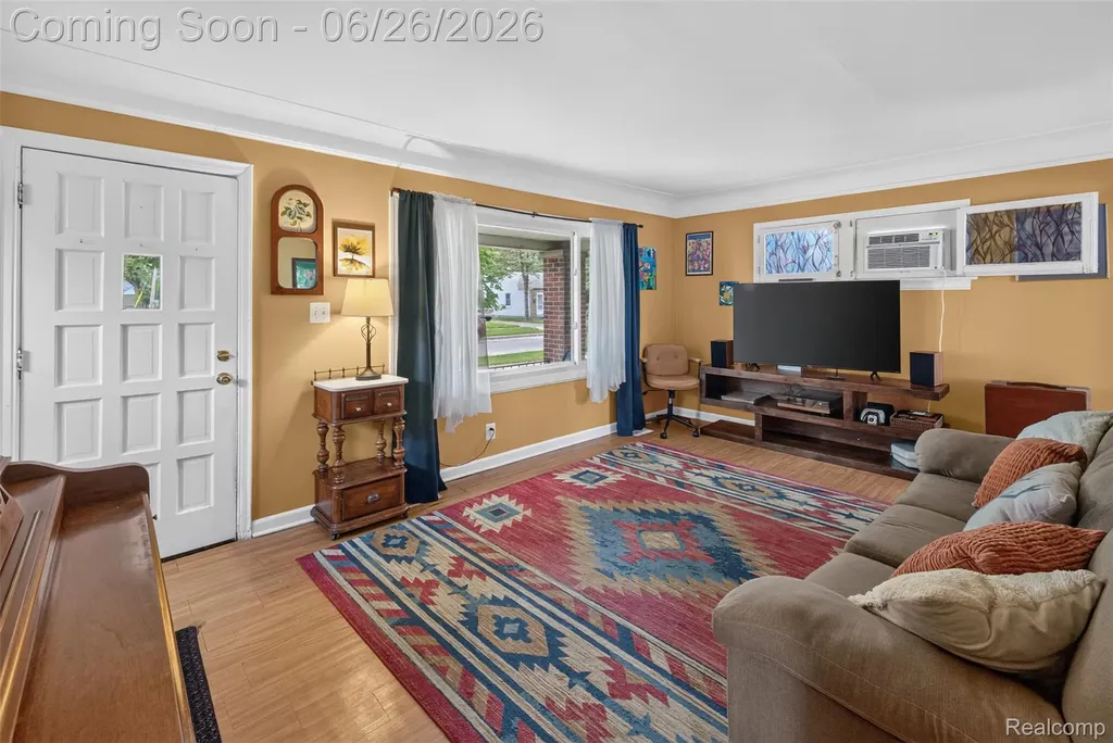 22865 Heussner Avenue Warren City MI 48089