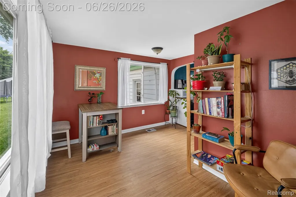 22865 Heussner Avenue Warren City MI 48089