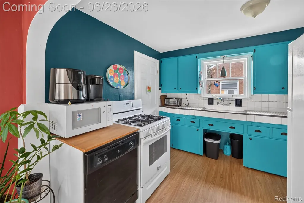 22865 Heussner Avenue Warren City MI 48089