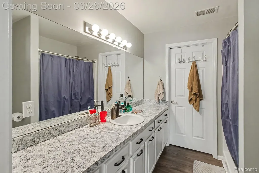 1723 Welland Street Howell City MI 48855
