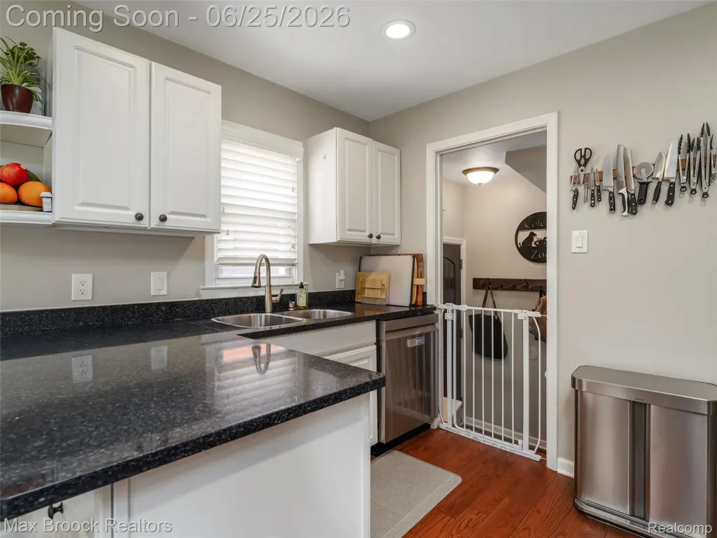 1201 Cole Street Birmingham City MI 48009