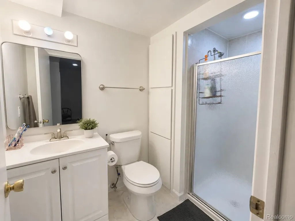 33234 Kingslane Court Farmington Hills City MI 48336