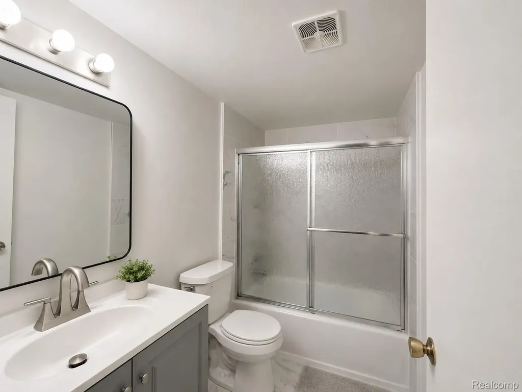 33234 Kingslane Court Farmington Hills City MI 48336