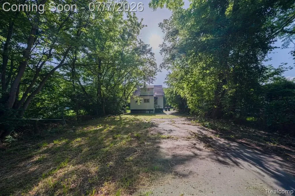 18486 Trinity Street Detroit City MI 48219