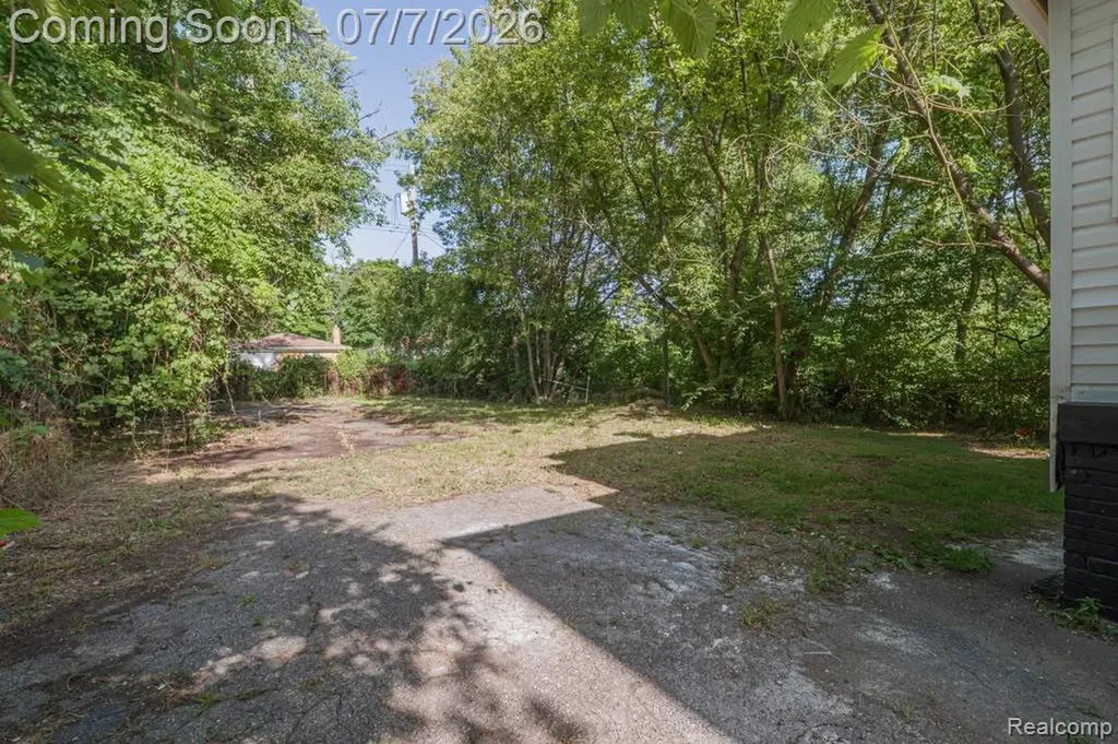 18486 Trinity Street Detroit City MI 48219