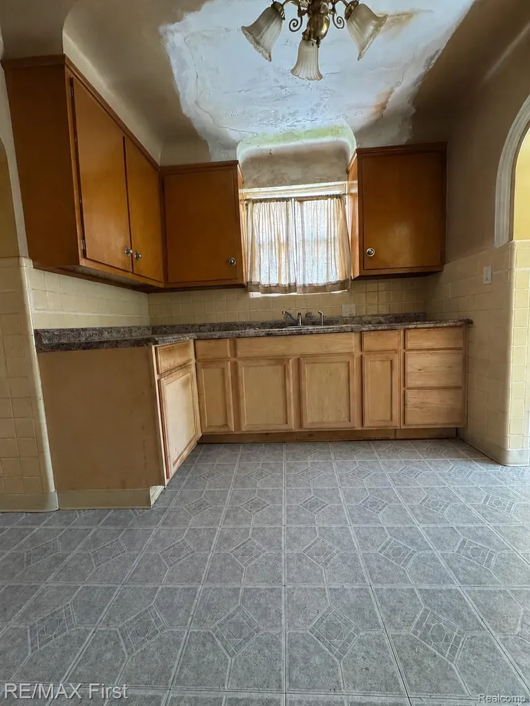 5760 Bishop Street Detroit City MI 48224
