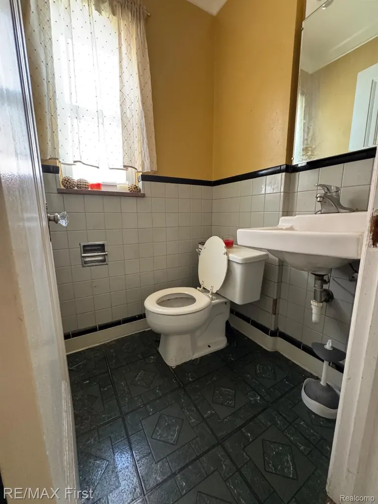 5760 Bishop Street Detroit City MI 48224