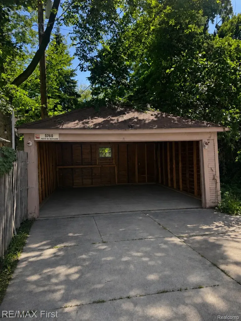 5760 Bishop Street Detroit City MI 48224