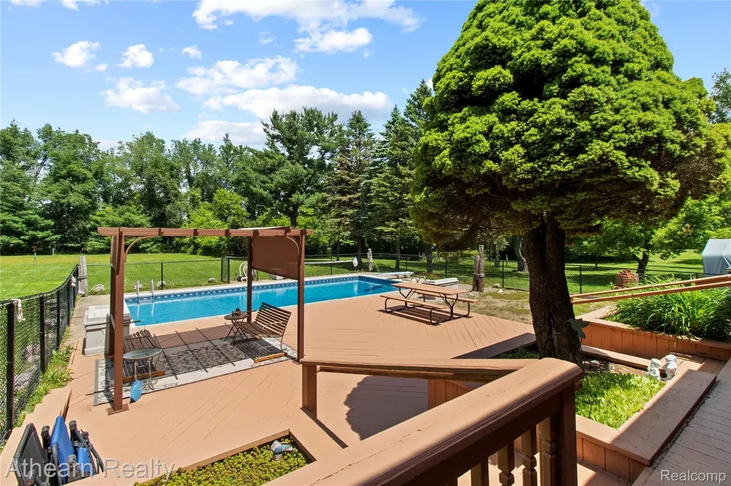 12427 Foley Road Tyrone Township MI 48430