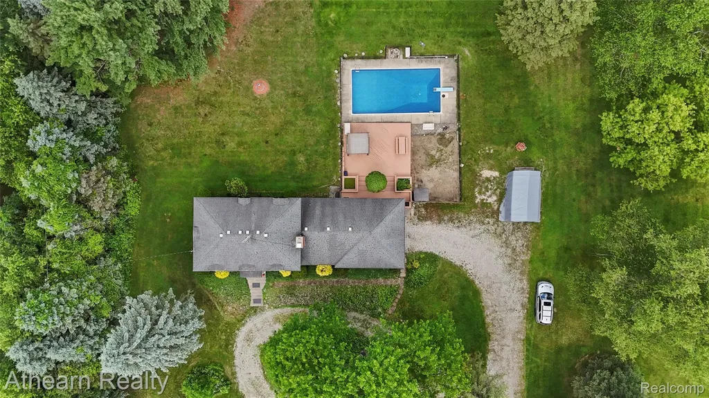 12427 Foley Road Tyrone Township MI 48430