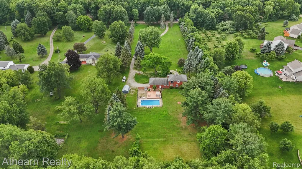 12427 Foley Road Tyrone Township MI 48430