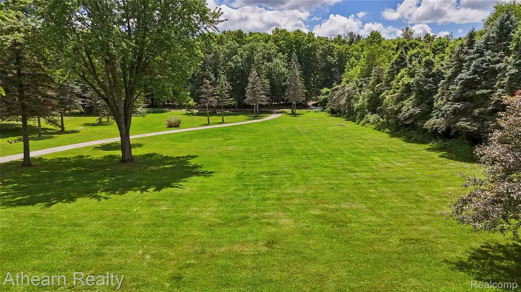 12427 Foley Road Tyrone Township MI 48430