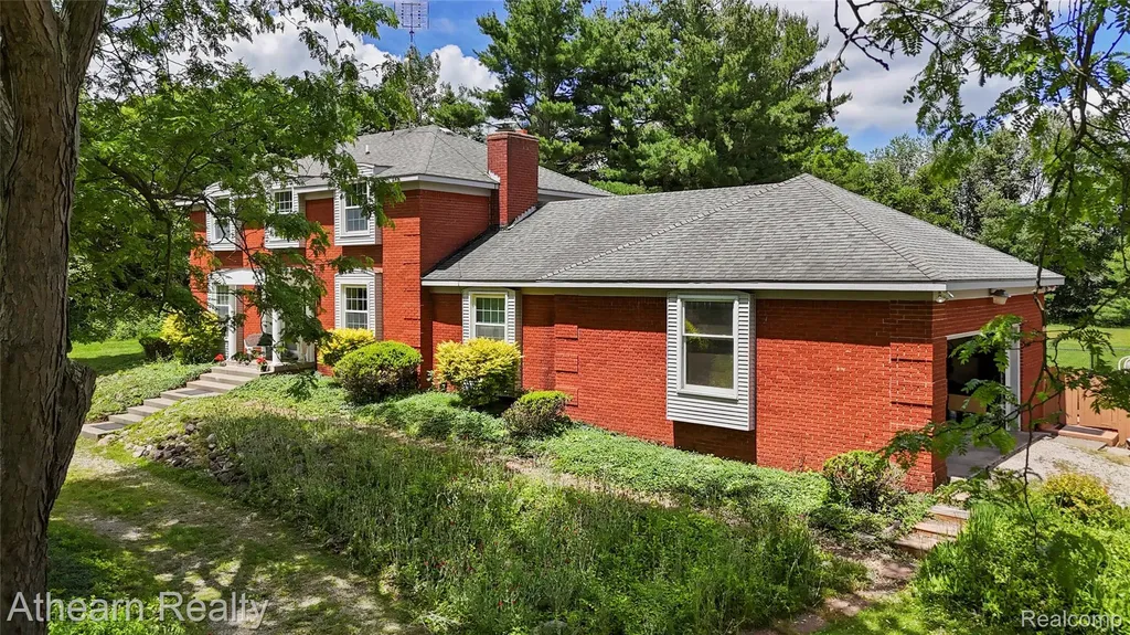 12427 Foley Road Tyrone Township MI 48430