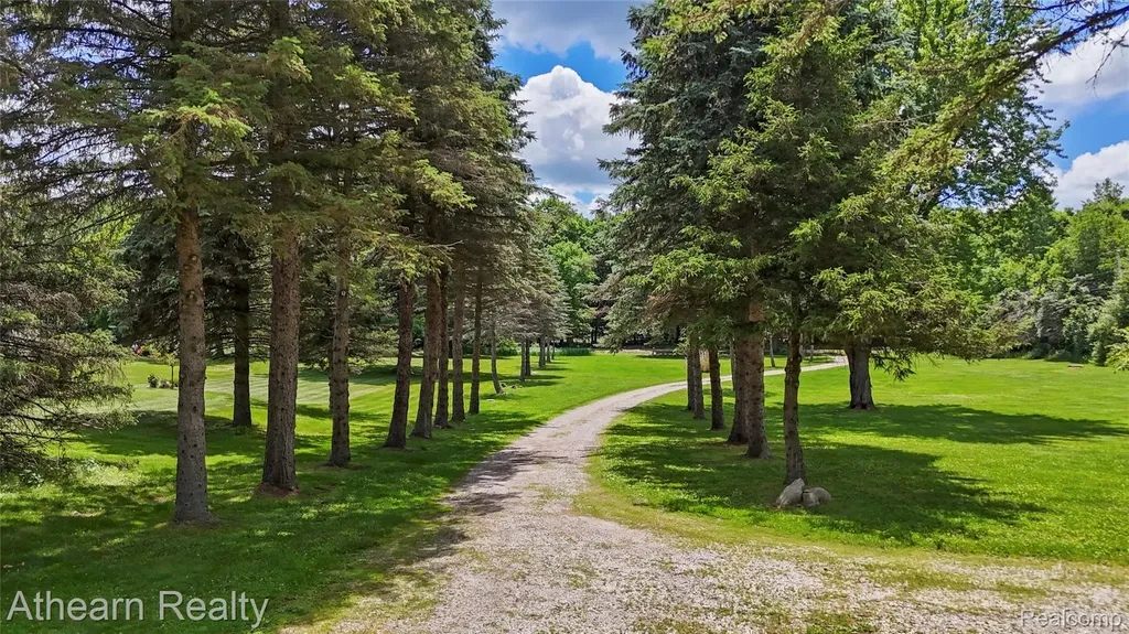 12427 Foley Road Tyrone Township MI 48430