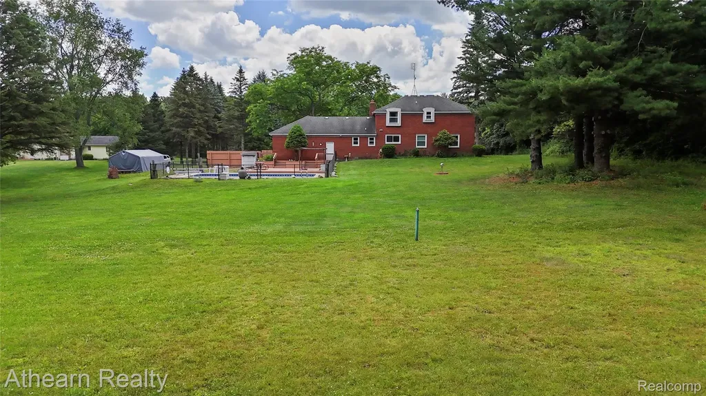 12427 Foley Road Tyrone Township MI 48430