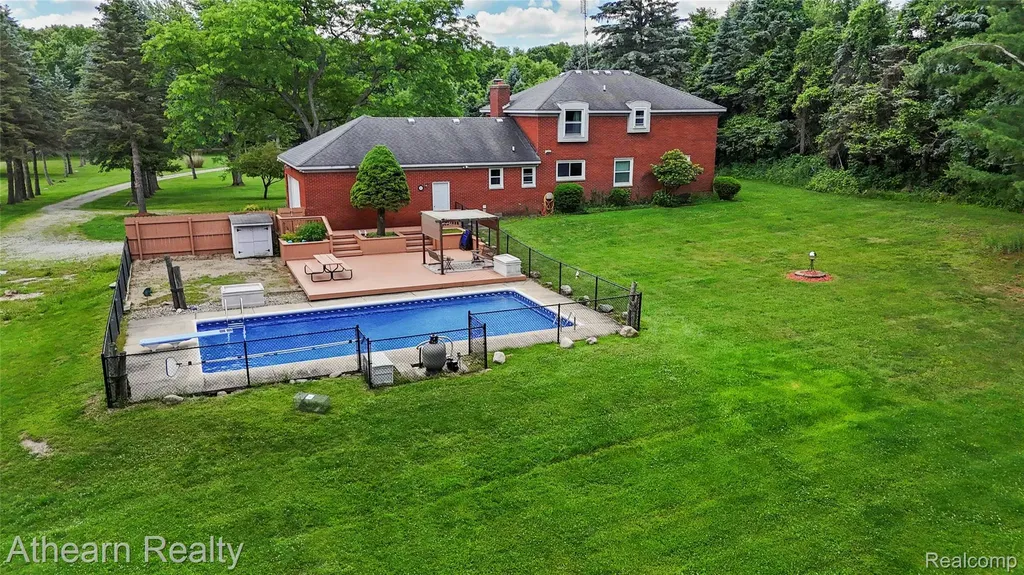 12427 Foley Road Tyrone Township MI 48430