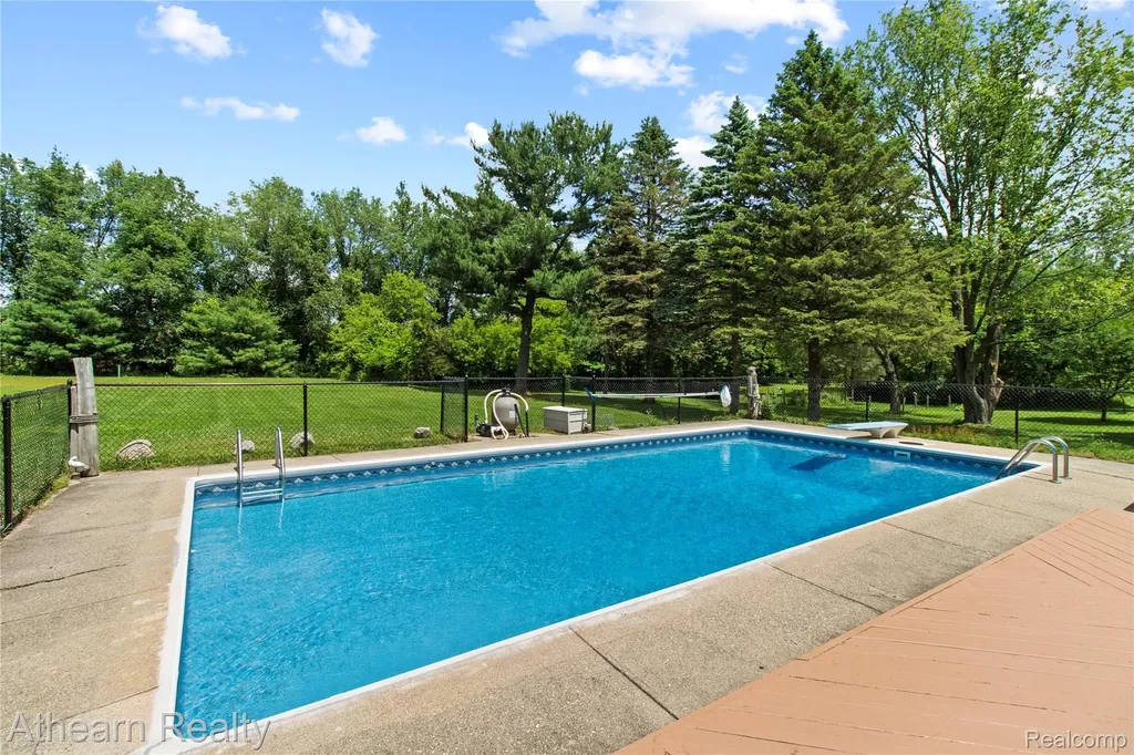 12427 Foley Road Tyrone Township MI 48430