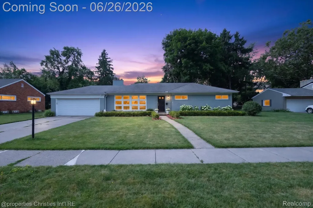 17451 Birwood Avenue Beverly Hills Village MI 48025