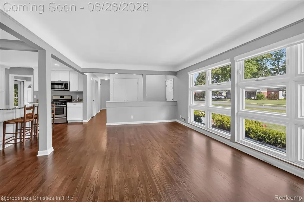 17451 Birwood Avenue Beverly Hills Village MI 48025