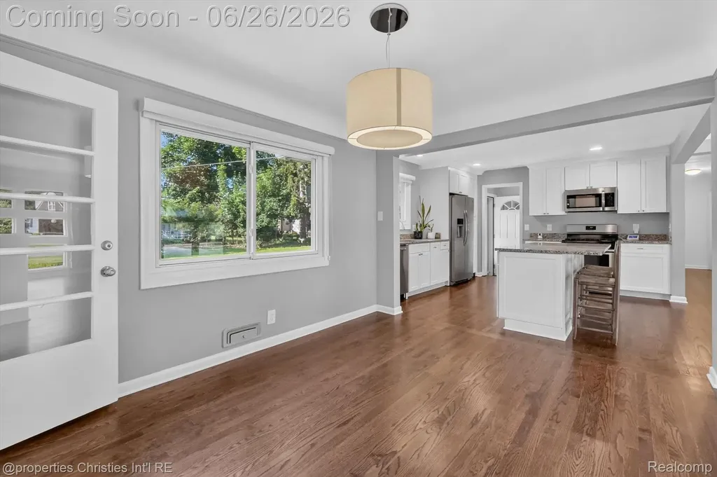 17451 Birwood Avenue Beverly Hills Village MI 48025