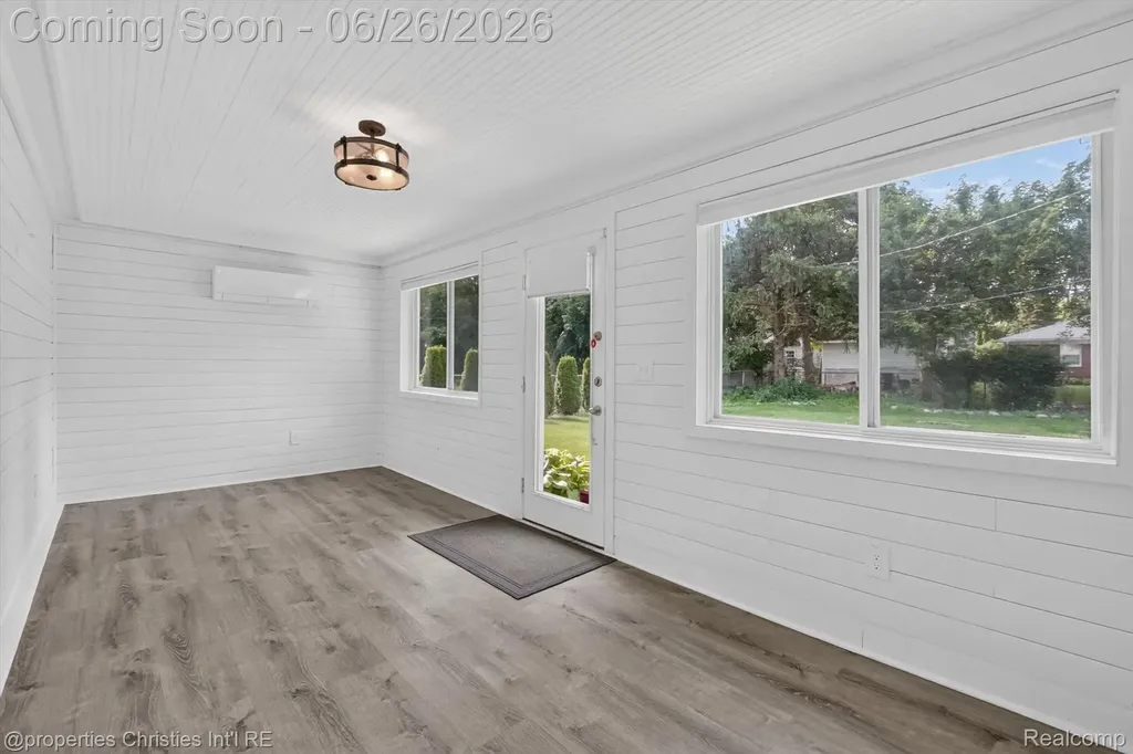 17451 Birwood Avenue Beverly Hills Village MI 48025