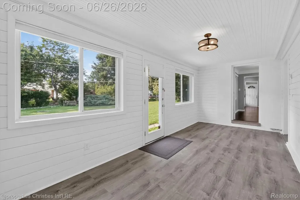 17451 Birwood Avenue Beverly Hills Village MI 48025