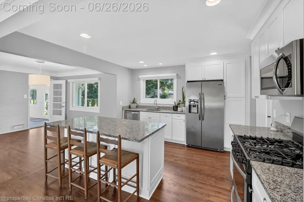 17451 Birwood Avenue Beverly Hills Village MI 48025