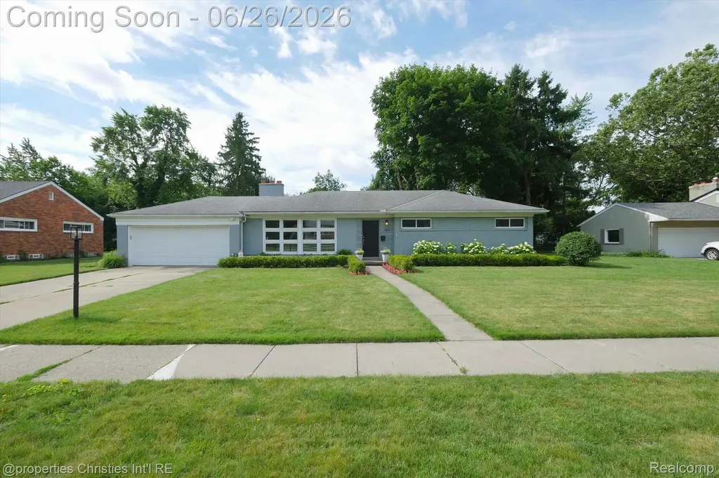 17451 Birwood Avenue Beverly Hills Village MI 48025