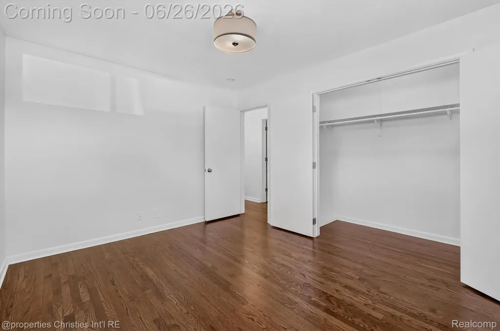 17451 Birwood Avenue Beverly Hills Village MI 48025