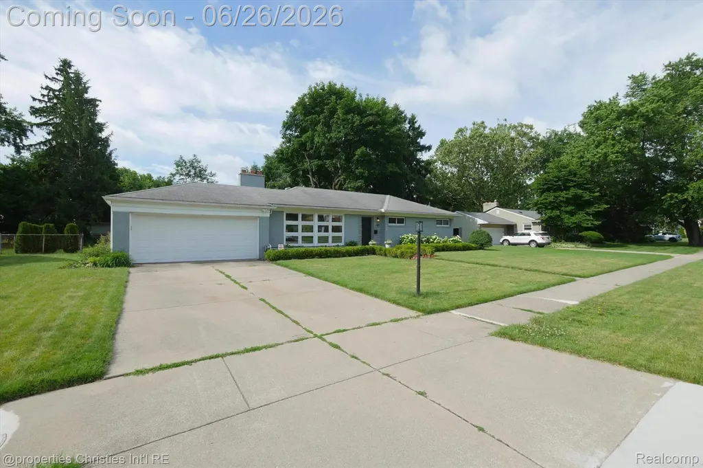 17451 Birwood Avenue Beverly Hills Village MI 48025