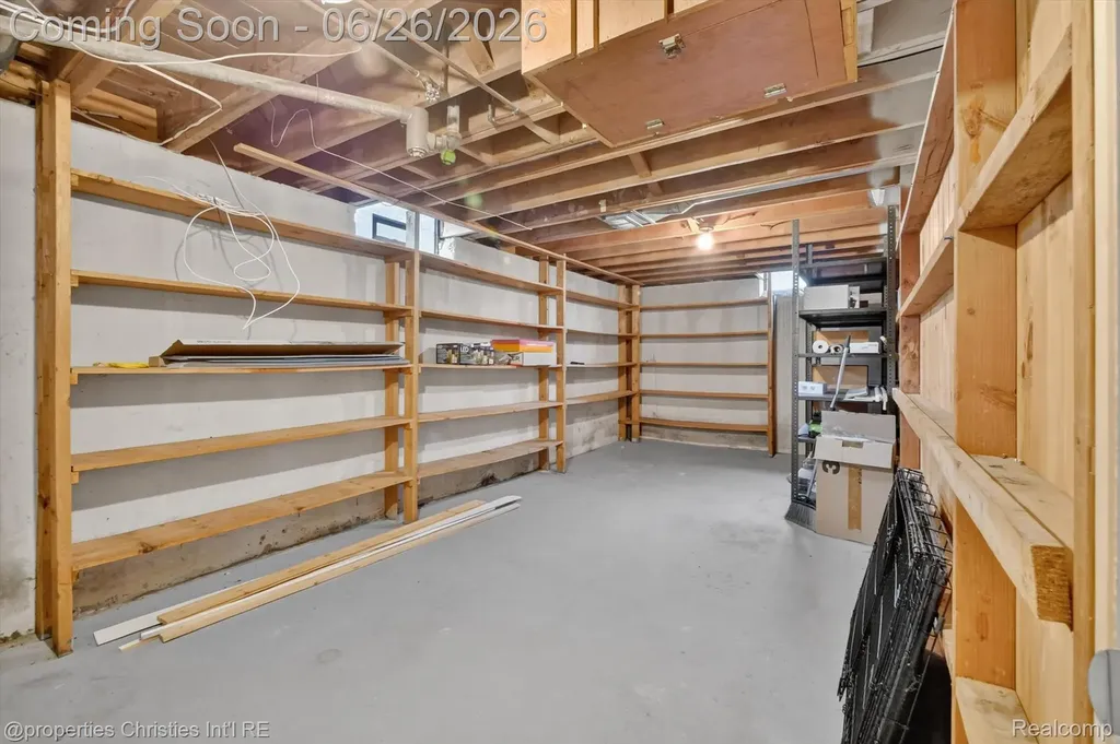 17451 Birwood Avenue Beverly Hills Village MI 48025