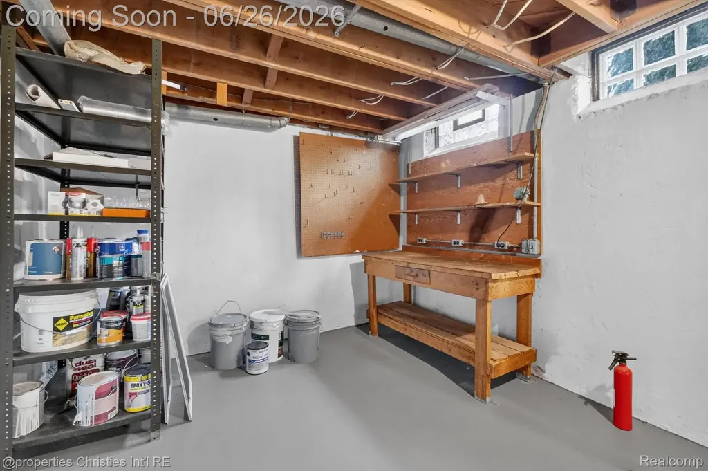 17451 Birwood Avenue Beverly Hills Village MI 48025