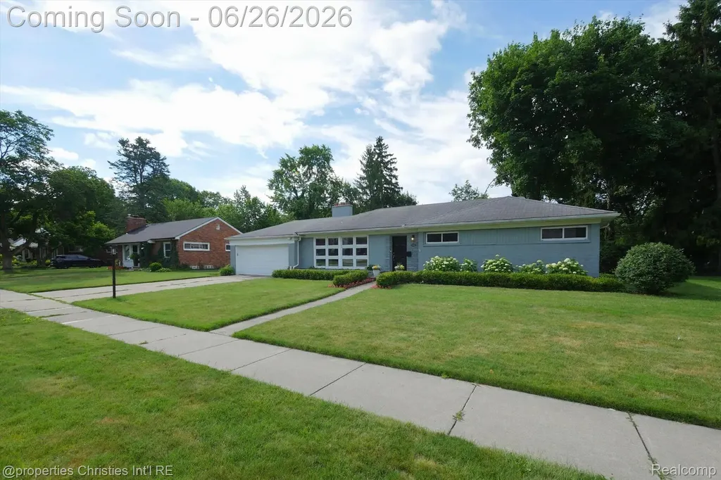 17451 Birwood Avenue Beverly Hills Village MI 48025