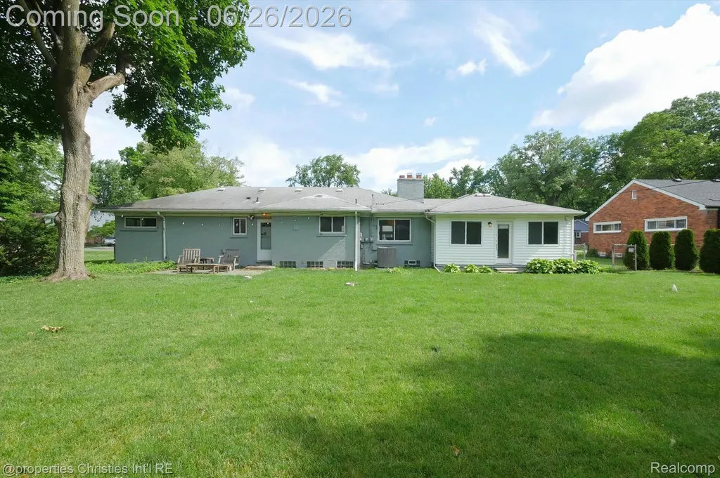 17451 Birwood Avenue Beverly Hills Village MI 48025