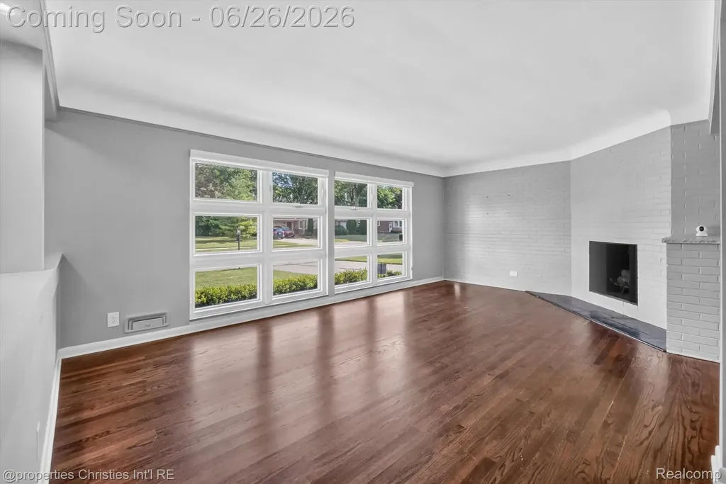17451 Birwood Avenue Beverly Hills Village MI 48025