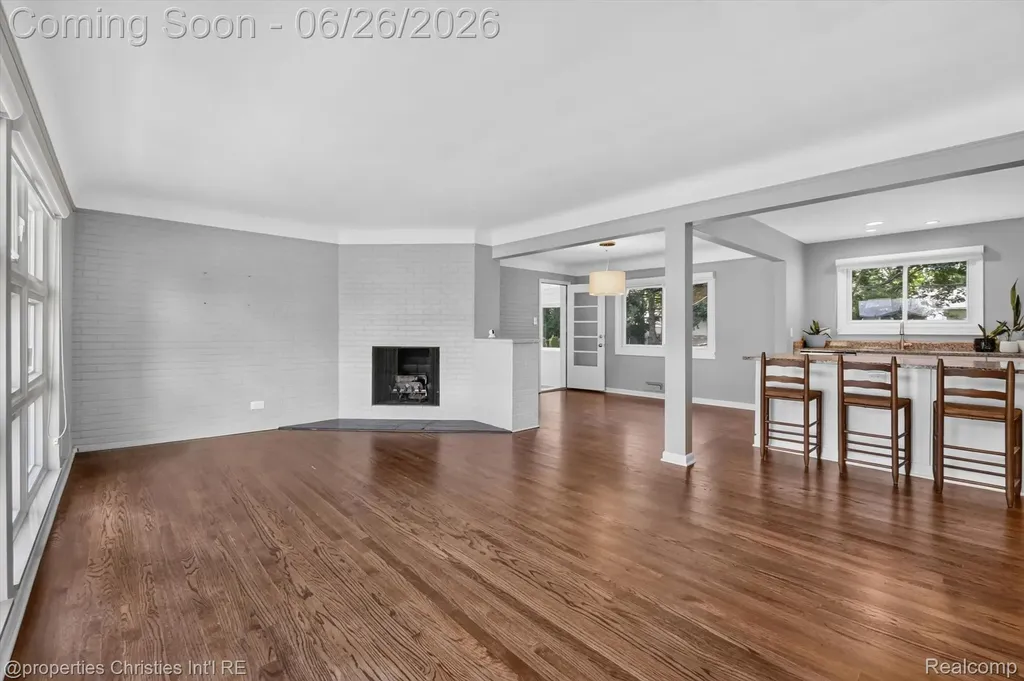 17451 Birwood Avenue Beverly Hills Village MI 48025