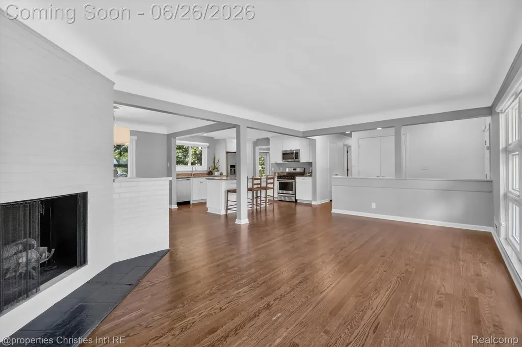 17451 Birwood Avenue Beverly Hills Village MI 48025