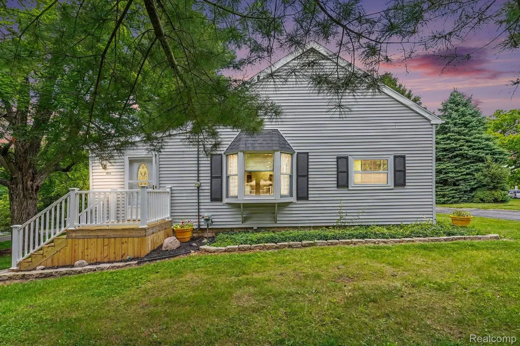1014 Pearl Street Dewitt Charter Township MI 48906