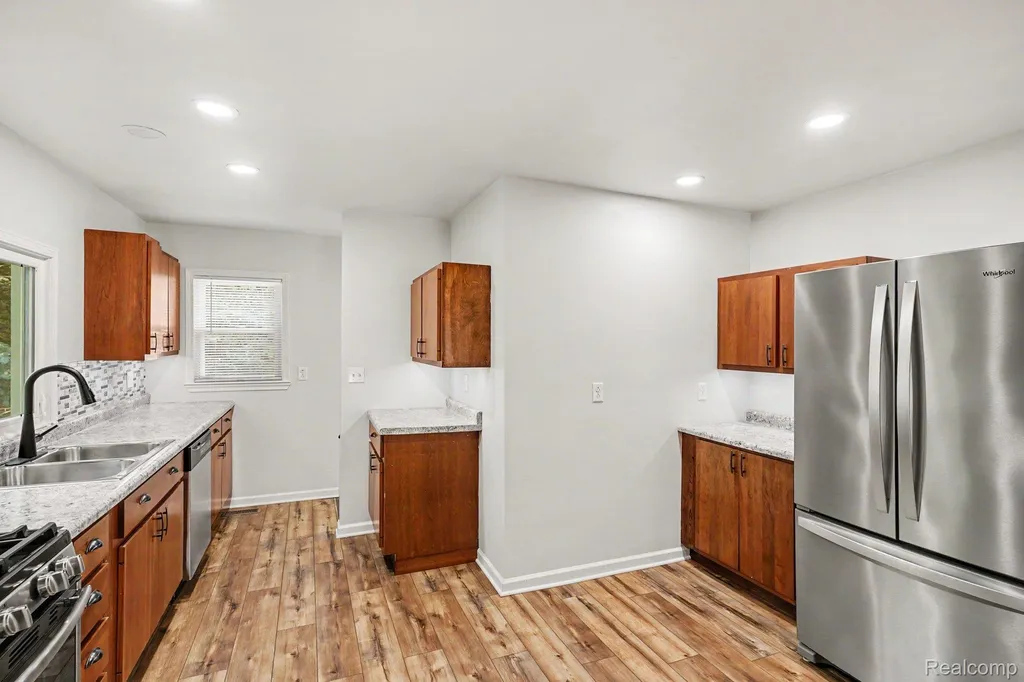 1014 Pearl Street Dewitt Charter Township MI 48906