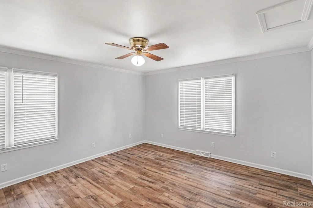 1014 Pearl Street Dewitt Charter Township MI 48906