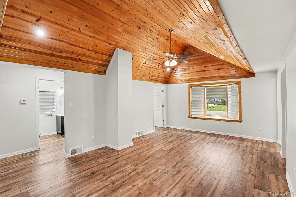 1014 Pearl Street Dewitt Charter Township MI 48906