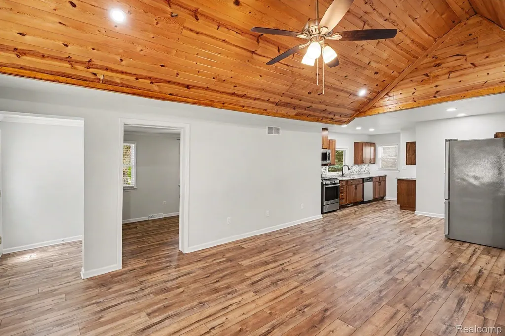1014 Pearl Street Dewitt Charter Township MI 48906
