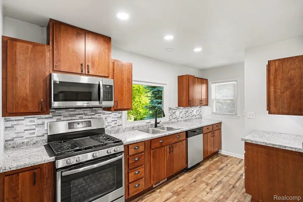 1014 Pearl Street Dewitt Charter Township MI 48906