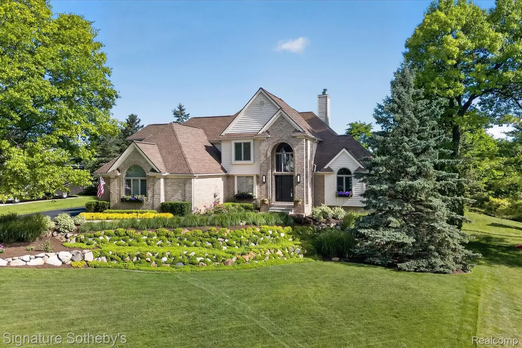 9880 Boulder Court Springfield Charter Township MI 48350