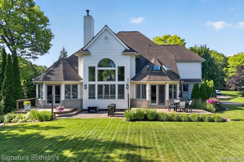 9880 Boulder Court Springfield Charter Township MI 48350