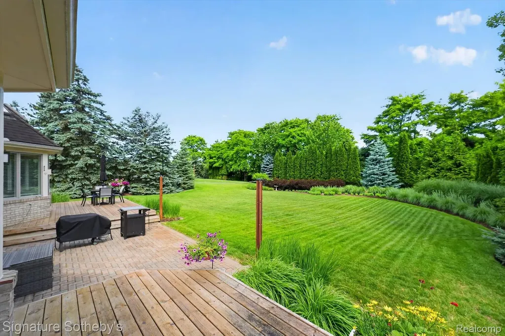 9880 Boulder Court Springfield Charter Township MI 48350