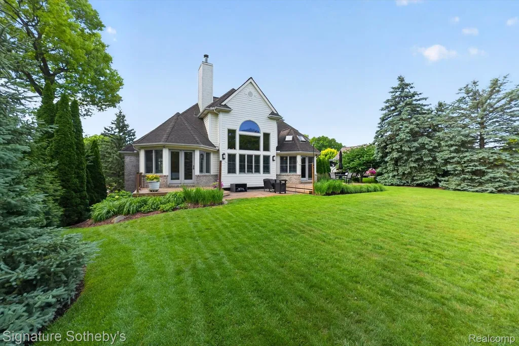 9880 Boulder Court Springfield Charter Township MI 48350
